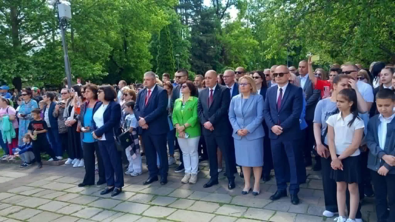 Зам.-председателят на ПГ на ДПС и на НС Айтен Сабри отбеляза 24 май с  участие в тържествено шествие по случай празника в гр. Кърджали
