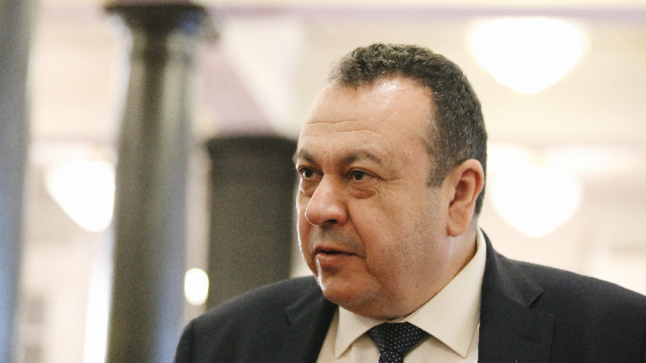 Хамид Хамид пита Демерджиев за всички срещи в качеството му на министър на вътрешните работи в административните сгради на МВР  за периода от датата на полагането на клетва до сега