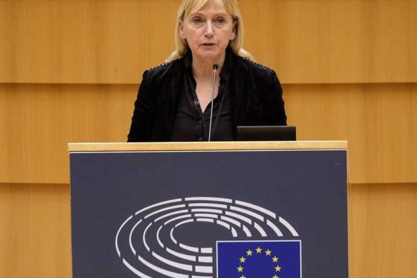 Елена Йончева сигнализира Европол и Интерпол за политическа злоупотреба с лични данни и полицейско сътрудничество