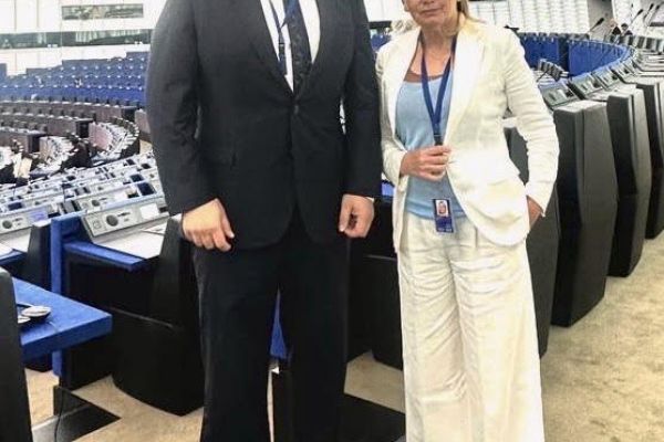 Елена Йончева и Танер Кабилов настояват репресиите срещу кметовете да се включат в доклада на ЕК за върховенството на закона