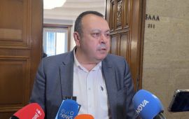 HAMİD HAMİD, HÖH (DPS) Parlamento Grubu Başkanvekili: Seçim Kanunu’ndaki değişikliklerde önceliğimiz, AB dışındaki ülkelerde sandık sayısına getirilen kısıtlamalar nedeniyle elinden alınan oy kullanma hakkının yeniden tesis edilmesidir.