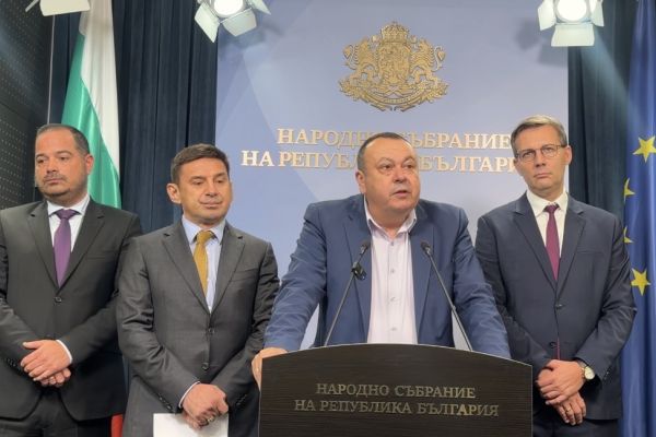 ДПС с разкрития за връзките на висшия ешалон на Прогресивна България с фирма за мантинели