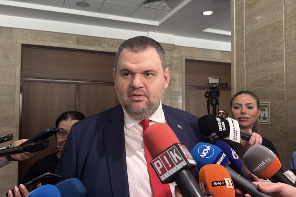 Делян Пеевски, лидер на ДПС и ПГ на ДПС-НОВО НАЧАЛО: Румен да излиза и да си прави партията с Копринката и всички пари, които заграбиха от българските граждани! Искам го на терен!