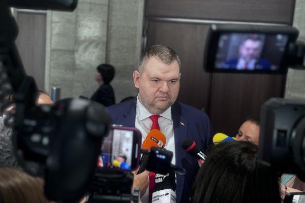 Делян Пеевски, председател на ДПС: ПП-ДБ са партия на корупцията, сериалът им е по-скандален от „Наркос“