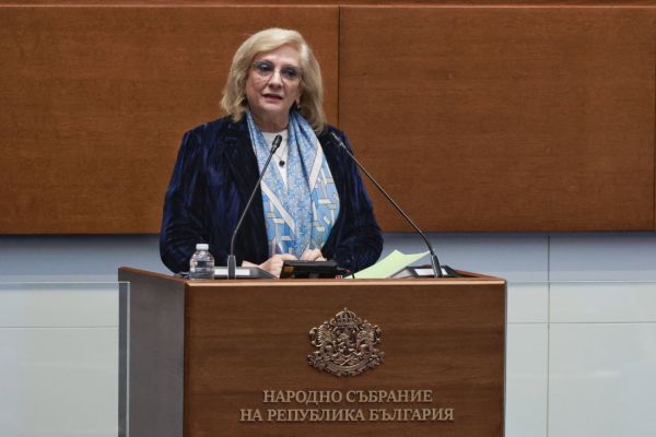 Искра Михайлова, зам.-председател на ПГ на ДПС в дебата за промени в Закона за водите: ПГ на ДПС категорично подкрепя необходимостта да има обособени територии, които позволяват общински ВиК дружества да управляват услугата