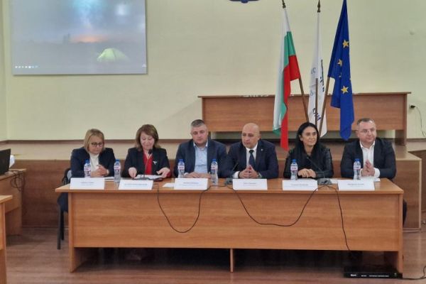 ПГ на ДПС-НОВО НАЧАЛО проведе дискусия: Реалната социална политика в полза на хората. Опитът на общините от област Кърджали